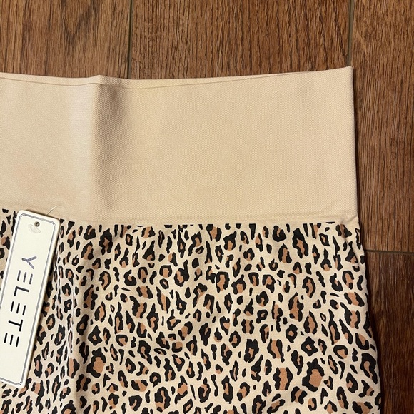 YELETE Active Seamless Cheetah Print Leggings - Picture 5 of 5